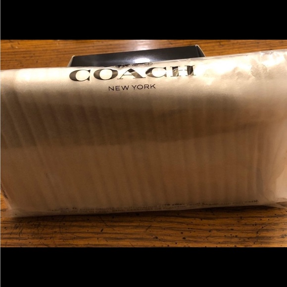 Coach Wristlet - Picture 6 of 6